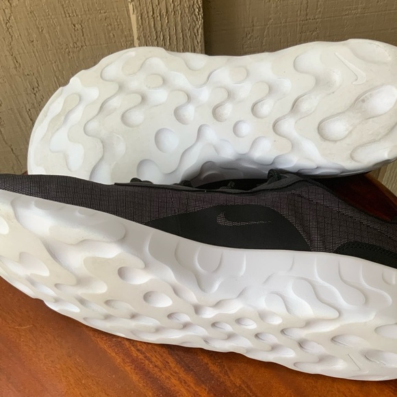 Nike Men Sneakers - Picture 7 of 8